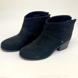 Tom’s Black Ankle Leila Booties Size 6